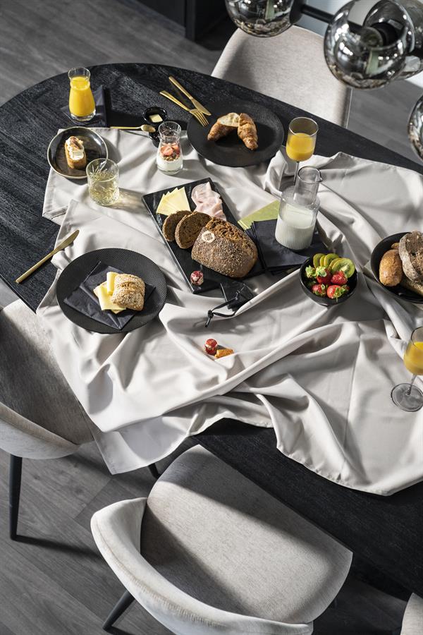 Eettafel Aron ovaal 200×110 | Zwart