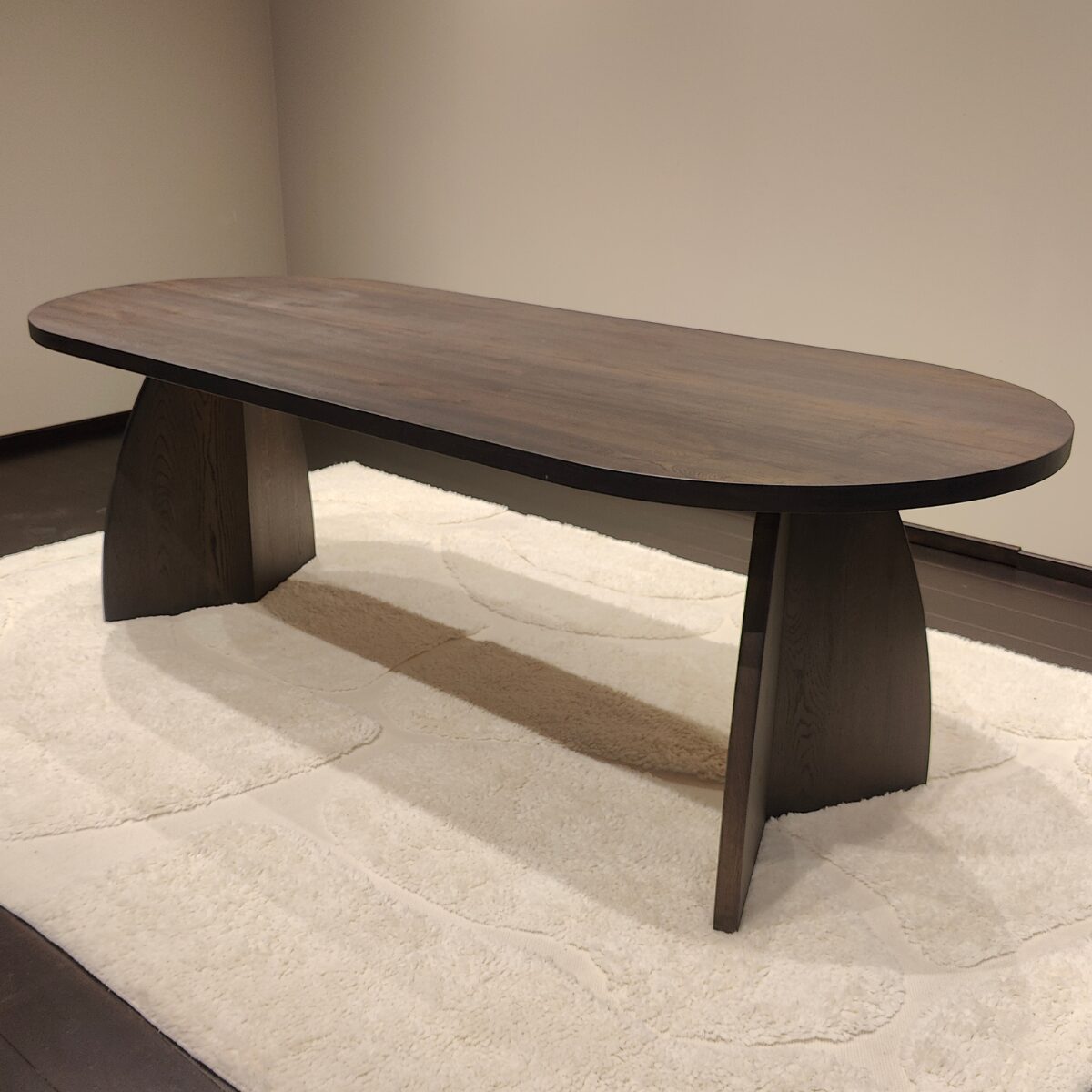 Eettafel Aragon Plat Ovaal 300×110| V-poot | Maatwerk mogelijk