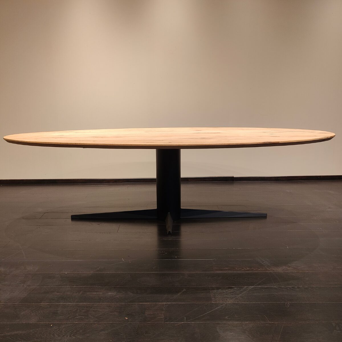 Eettafel Noto Ovaal 40mm | 180×100 | Kolompoot | Maatwerk Mogelijk